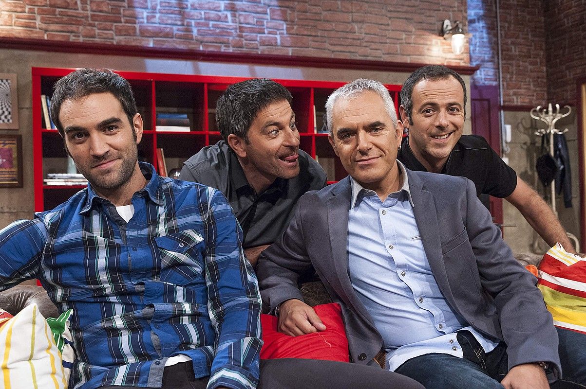 Jon Plazaola, Anjel Alkain, Xabier Euzkitze eta Iker Galarza Kontrako eztarria saioko gidariak. ETB. Jon Plazaola, Anjel Alkain, Xabier Euzkitze eta Iker Galarza Kontrako eztarria saioko gidariak. ETB.