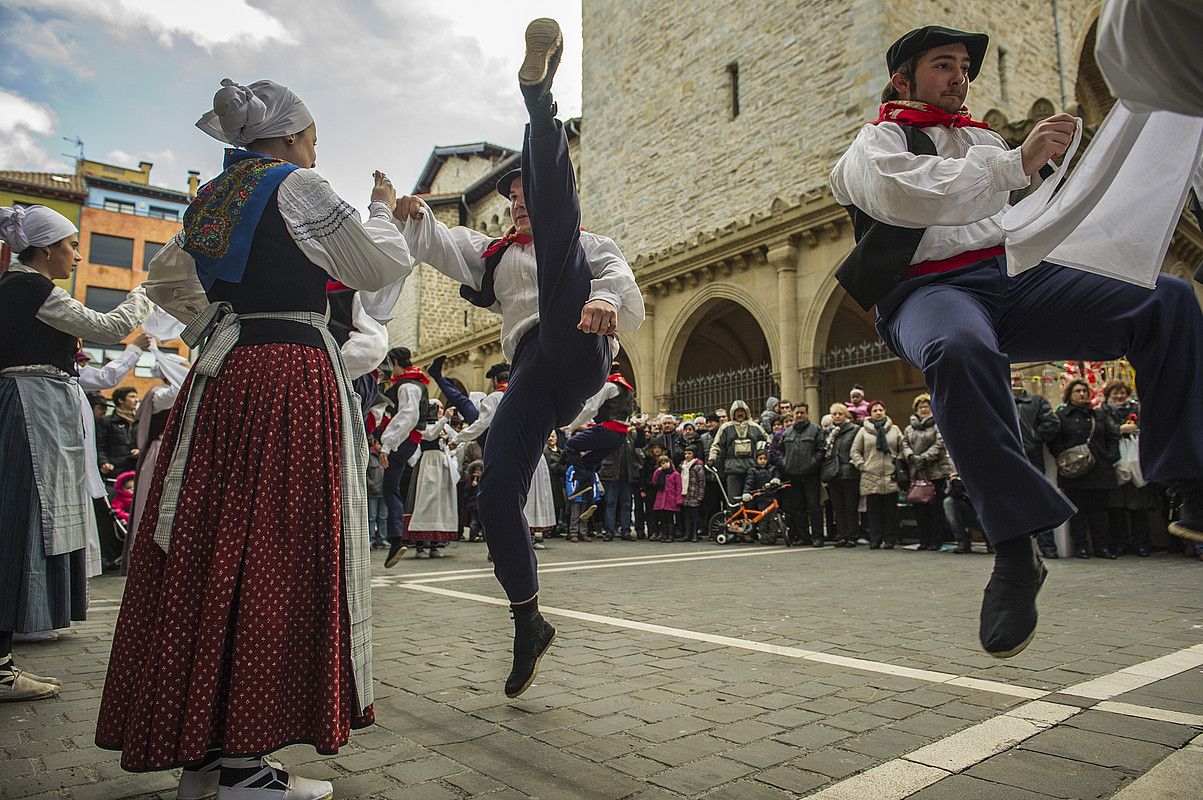 Nazioarteko hainbat dantza taldek parte hartuko dute Ezpalak jaialdian; Eibarren eta Iruñean egingo dute, etzi eta igandean. LANDER FDZ. ARROIABE / ARGAZKI PRESS.