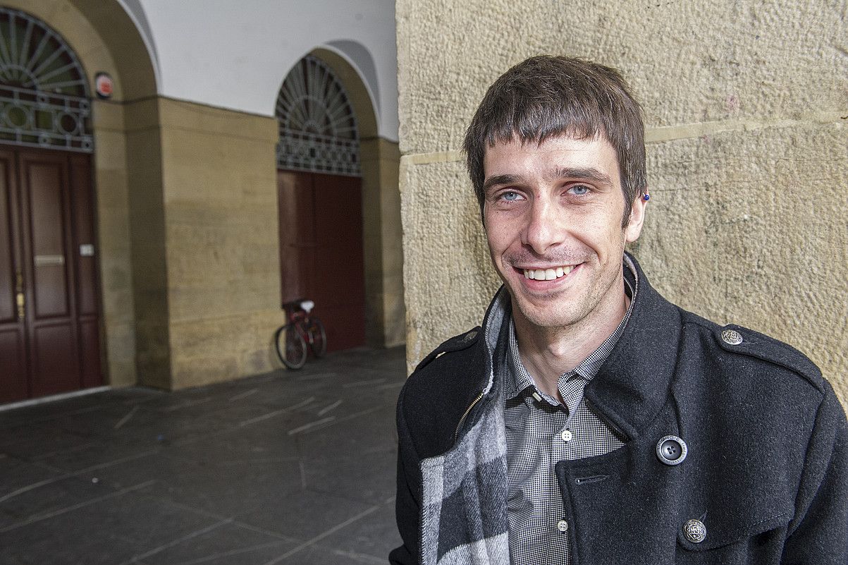 Unai Baztarrika, atzo Donostian, liburua aurkeztu aurretik. GORKA RUBIO / ARGAZKI PRESS. Unai Baztarrika, atzo Donostian, liburua aurkeztu aurretik. GORKA RUBIO / ARGAZKI PRESS.