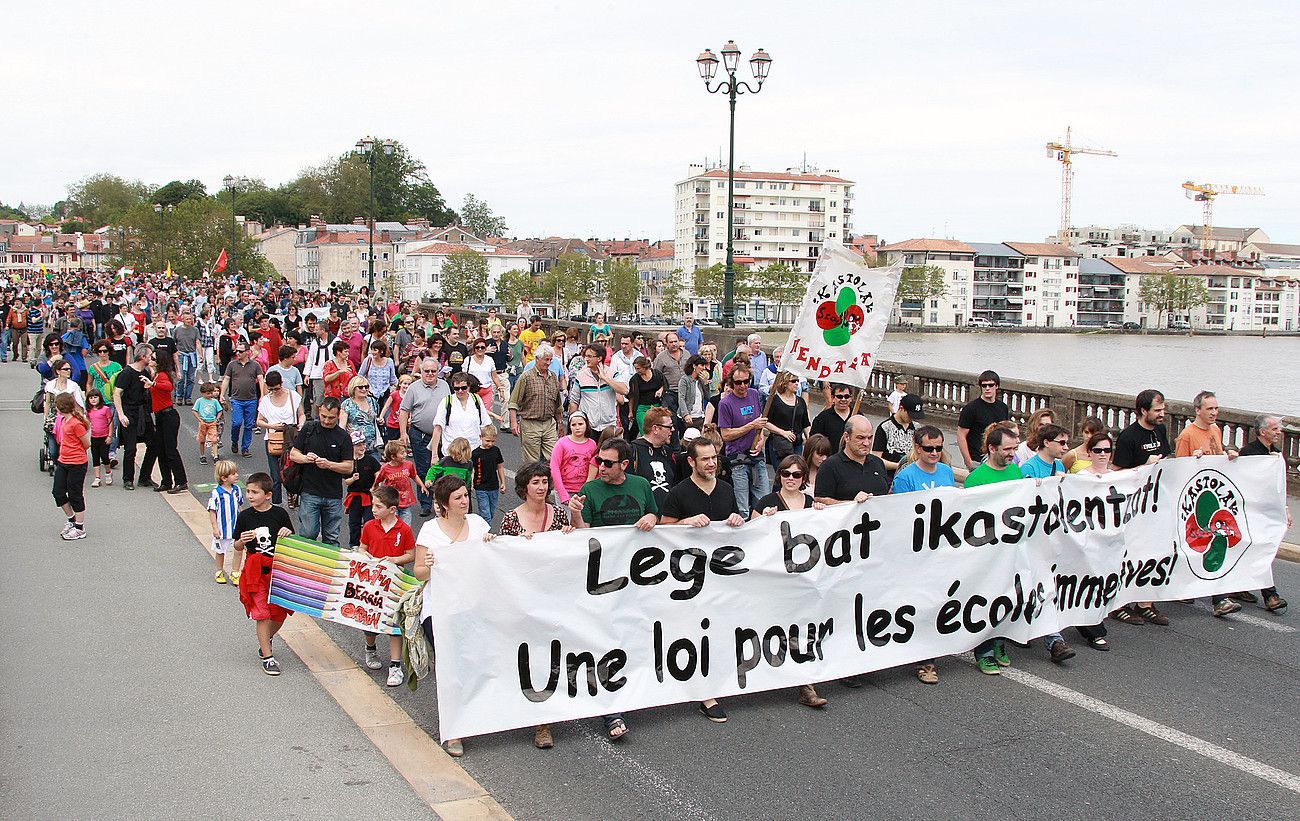 Seaskarentzat lege babesa eskatzeko manifestazio bat. BOB EDME.