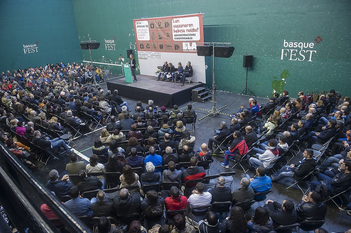 ELAk Bilboko Esperantza frontoian egin zuen ekitaldia atzo. LUIS JAUREGIALTZO / ARGAZKI PRESS.