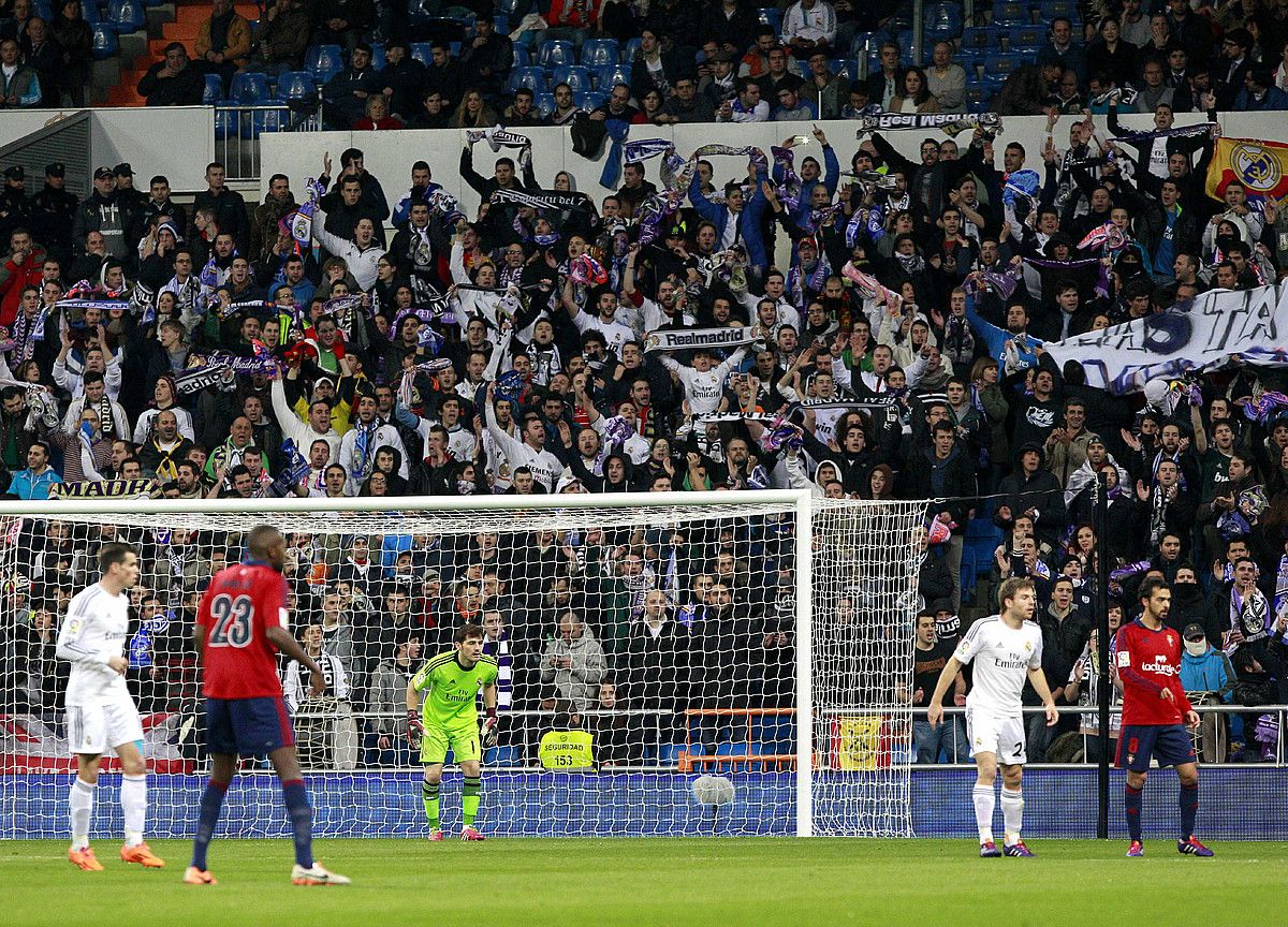 Gareth Bale, Raoul Loe, Iker Casillas, Asier Illarramendi eta Miguel de las Cuevas, Espainiako Kopako final-zortzirenetako joanekoan Bernabeun jokatutako partidan. ALBERTO MARTIN / EFE.