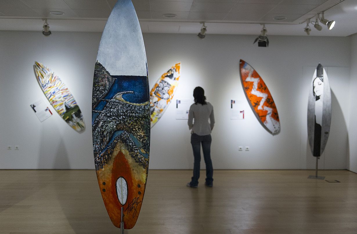 Maiatzaren 25era arte egongo da ikusgai Surfboard Master Pieces erakusketa. JON URBE/ ARGAZKI PRESS. Maiatzaren 25era arte egongo da ikusgai Surfboard Master Pieces erakusketa. JON URBE/ ARGAZKI PRESS.
