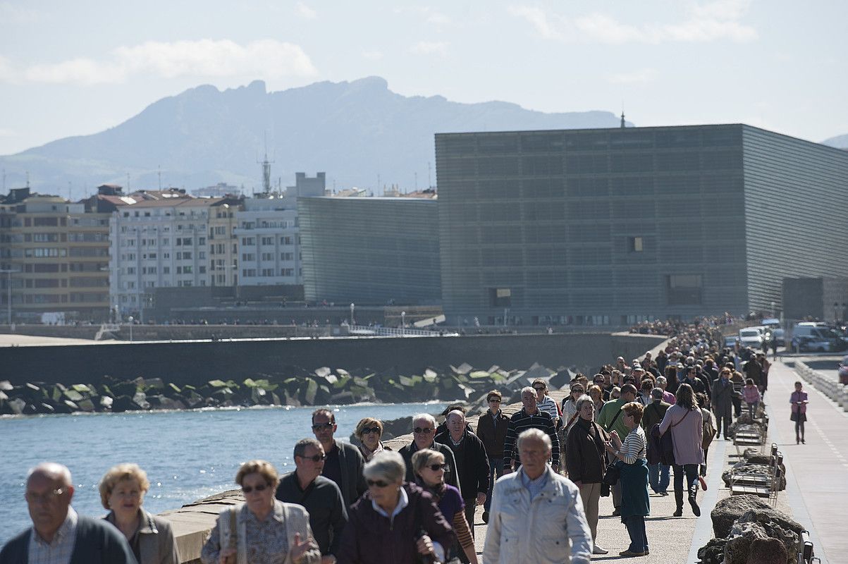 Bisitari asko espero dituzte ostalariek gaurtik igandera bitarte; Pazko astean, berriz, jende gutxiago ibiliko da Euskal Herrian. JON URBE / ARGAZKI PRESS. Bisitari asko espero dituzte ostalariek gaurtik igandera bitarte; Pazko astean, berriz, jende gutxiago ibiliko da Euskal Herrian. JON URBE / ARGAZKI PRESS.