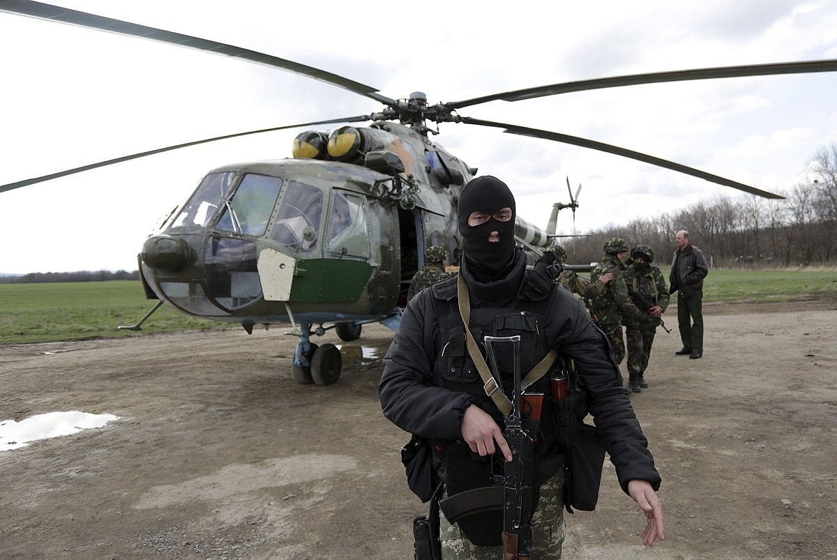 Ukrainako armadako soldaduak, Kharkhiv inguruan. ANASTASIA VLASOVA / EFE.