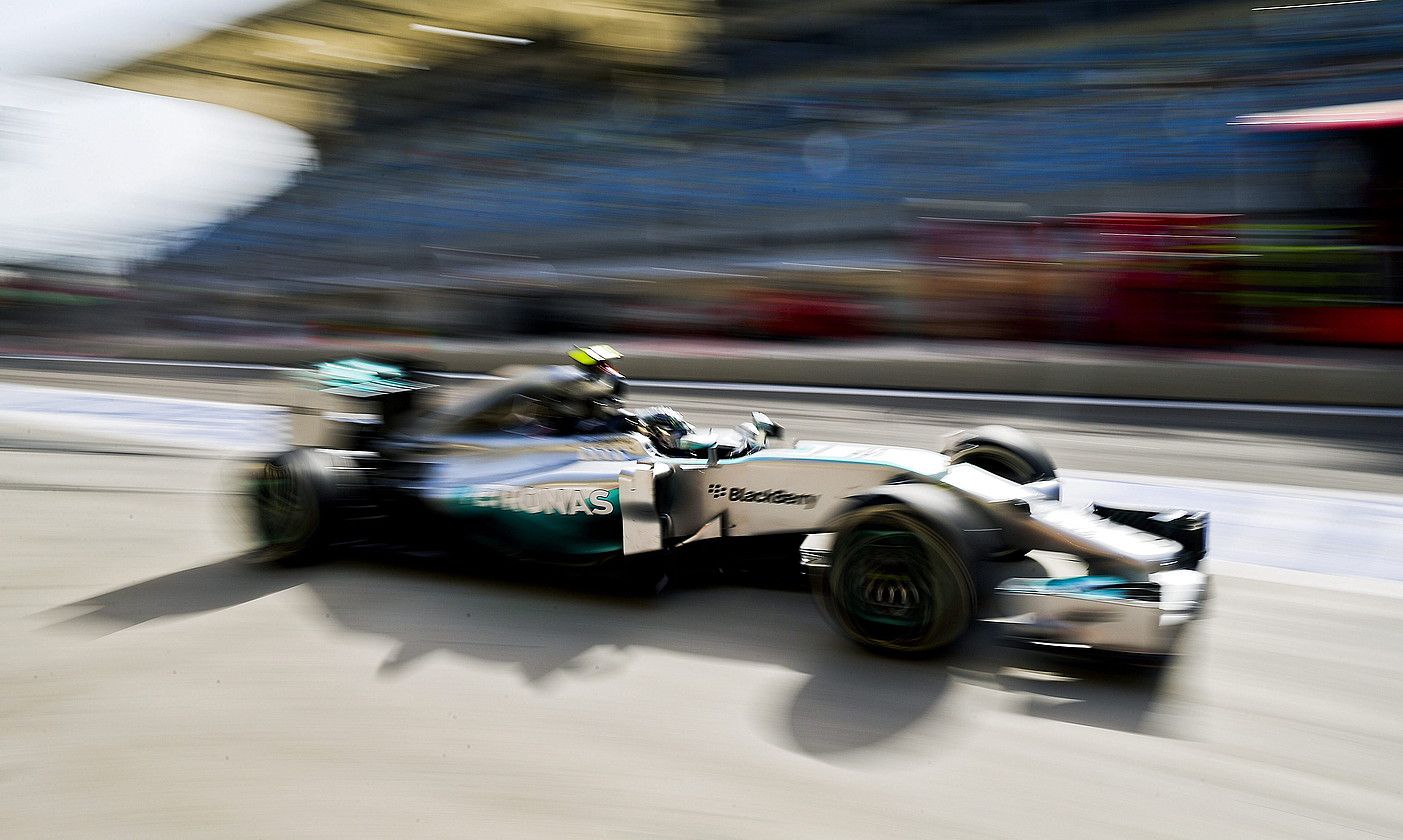 Nico Rosberg (Mercedes), atzo, saio libreetan. Lewis Hamilton taldekidea bakarrik izan zuten aurretik. S. SUKI / EFE.