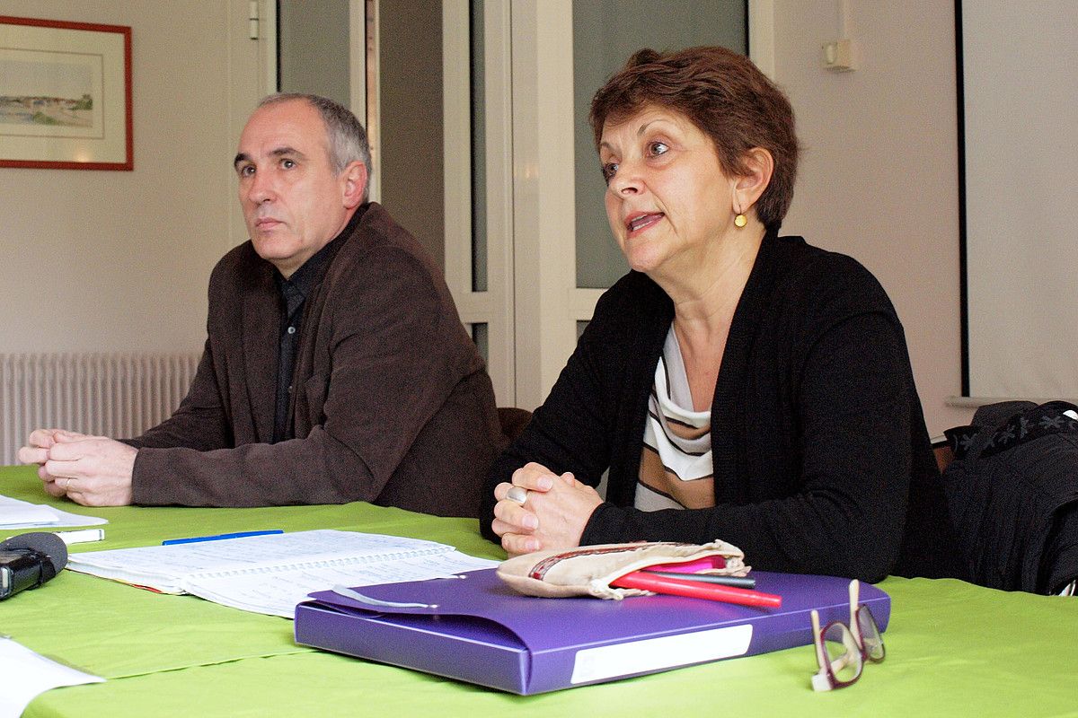 Jean Claude Iriart abertzalea eta Martine Mailfert Ezkerreko Frontekoa, atzo. SYLVAIN SENCRISTO. Jean Claude Iriart abertzalea eta Martine Mailfert Ezkerreko Frontekoa, atzo. SYLVAIN SENCRISTO.