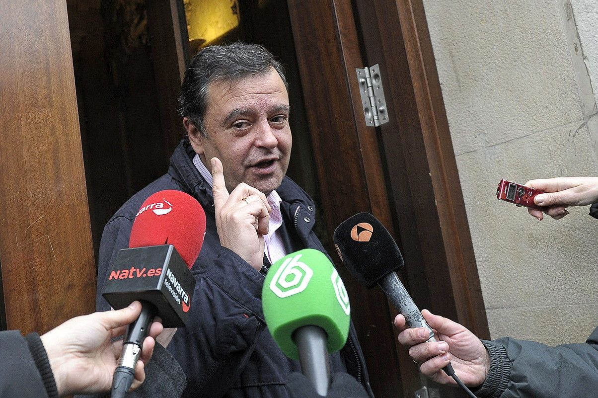 Juan Jose Lizarbe, iragan astean, PSNren egoitzara sartu aurretik V. LOPEZ / EFE. Juan Jose Lizarbe, iragan astean, PSNren egoitzara sartu aurretik V. LOPEZ / EFE.