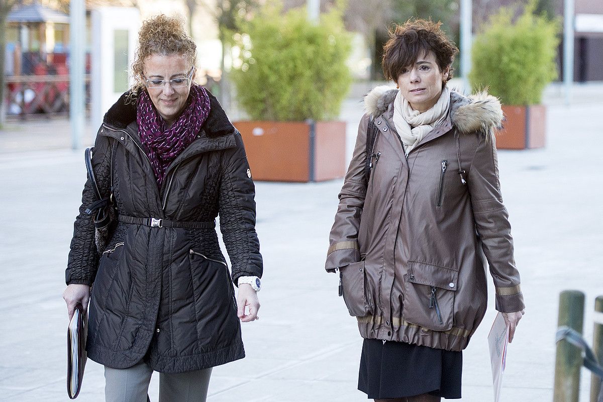 Idoia Nieves, atzo, epaitegira bidean. I. URIZ / ARP. Idoia Nieves, atzo, epaitegira bidean. I. URIZ / ARP.