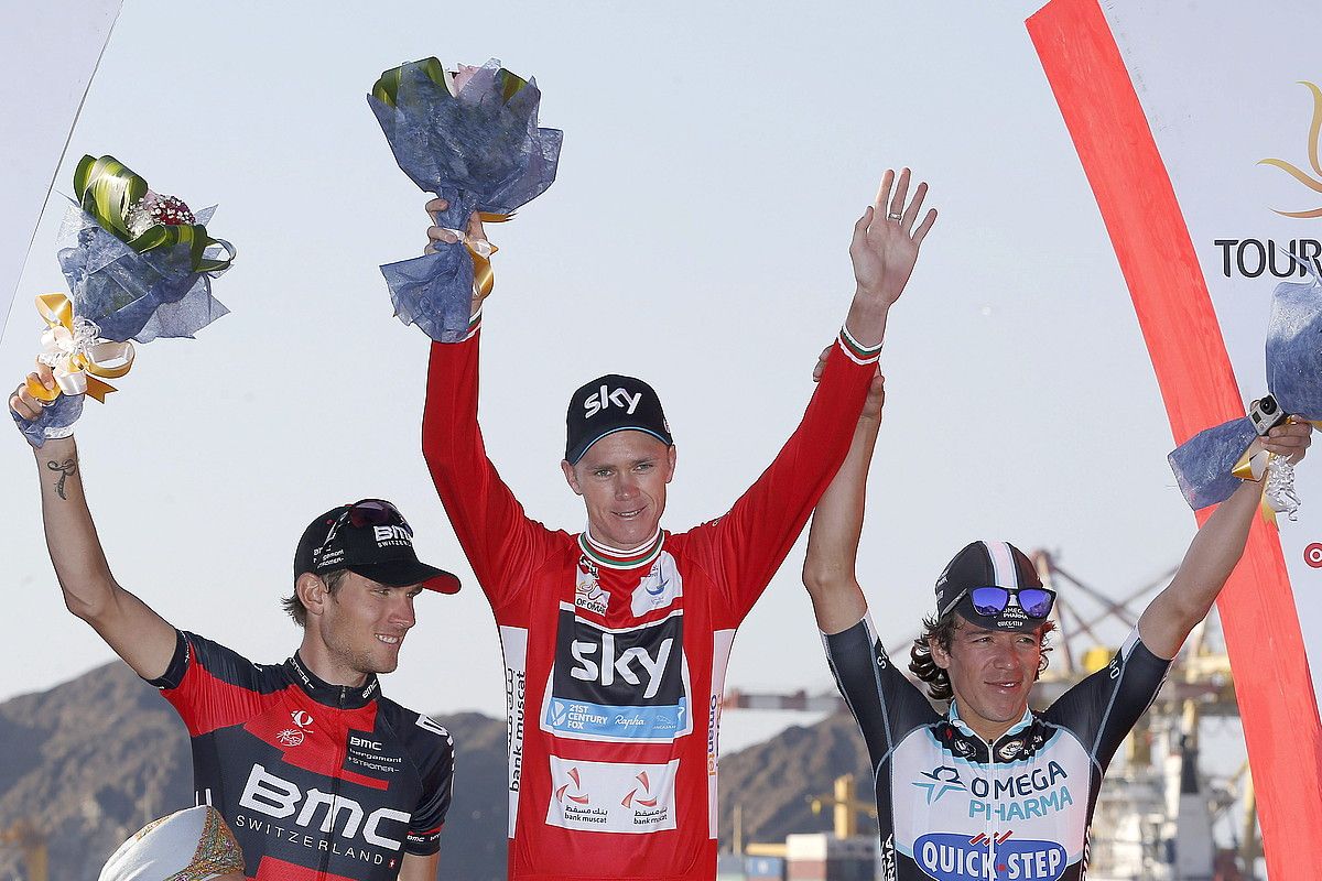 Tejay van Garderen (BMC), Chris Froome (Sky) eta Rigoberto Uran (Omega Pharma), Omango Itzuliko podiumean. YOAN VALAT / EFE.