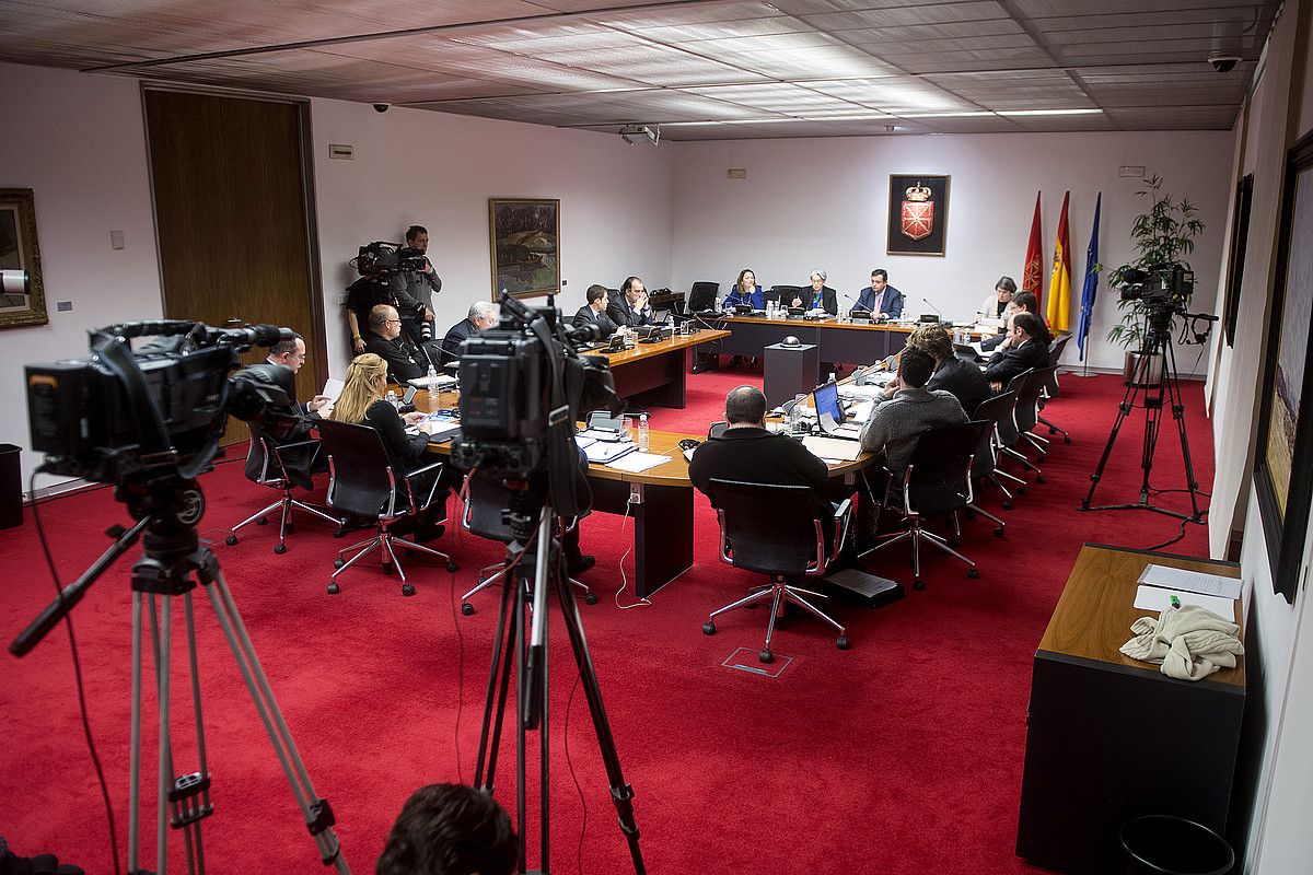 Ikerketa batzordea. IÑIGO URIZ / ARGAZKI PRESS. Ikerketa batzordea. IÑIGO URIZ / ARGAZKI PRESS.