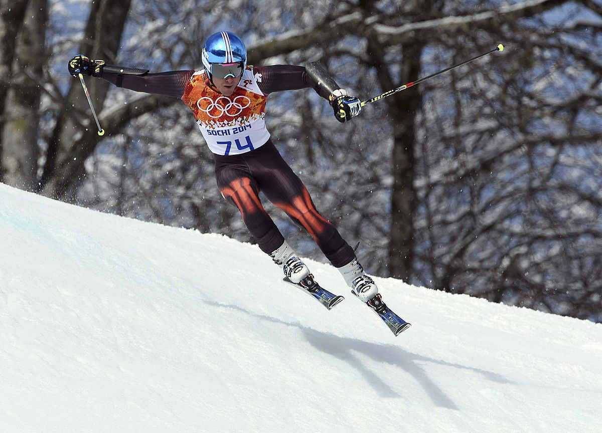 Paul de la Cuesta eskiatzailea, eslalom erraldoiko proban. JUSTIN LANE  / EFE.