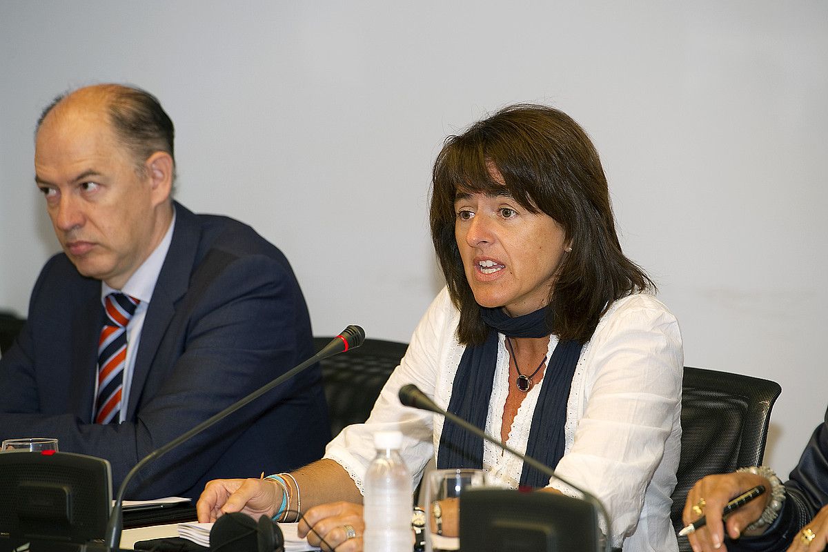 Marta Vera Osasun kontseilaria, parlamentuan, artxiboko irudi batean. IDOIA ZABALETA / ARGAZKI PRESS.