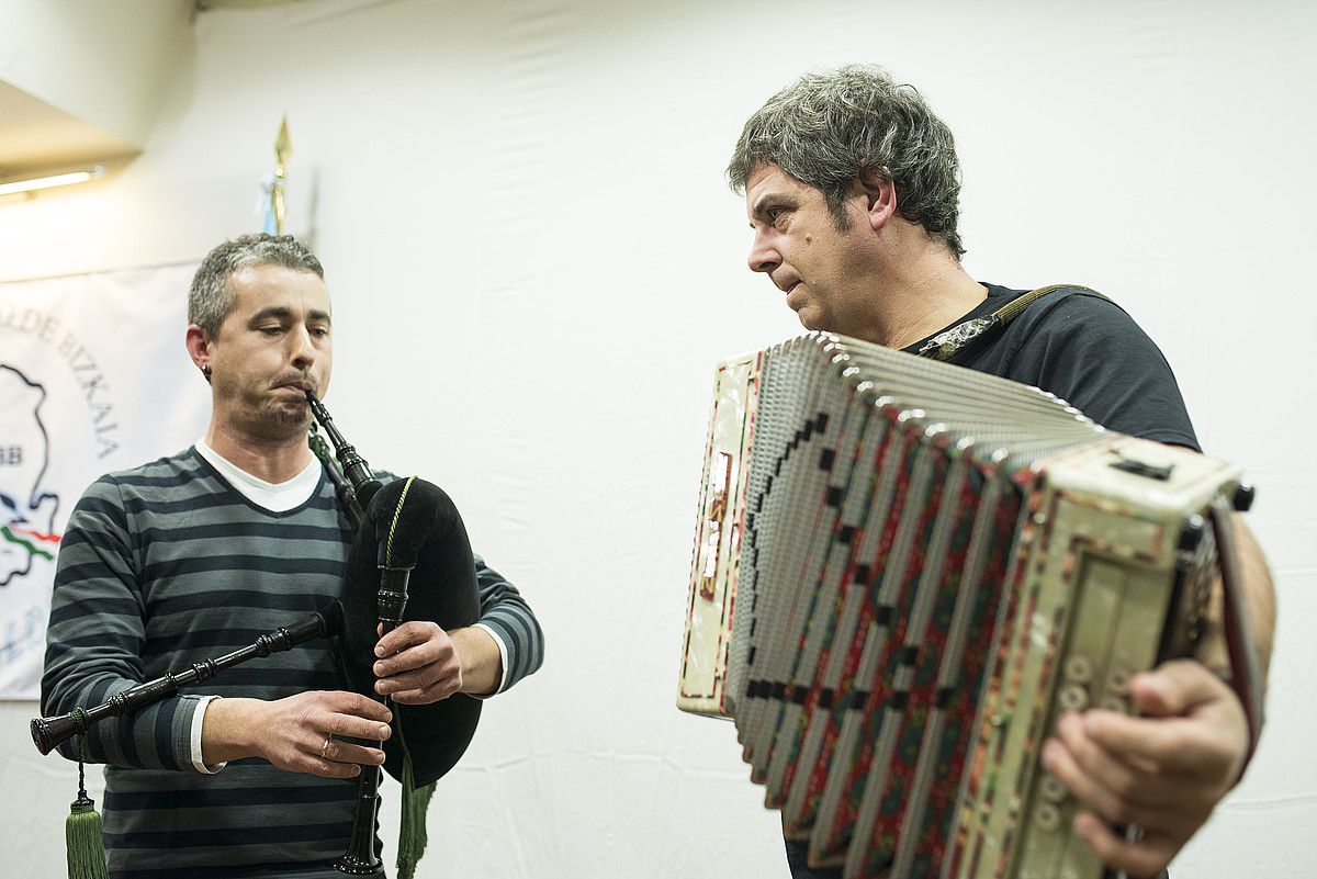Alberte Sanmartin eta Kepa Junkera, diskoaren aurkezpenean. JON HERNAEZ / ARGAZKI PRESS. Alberte Sanmartin eta Kepa Junkera, diskoaren aurkezpenean. JON HERNAEZ / ARGAZKI PRESS.