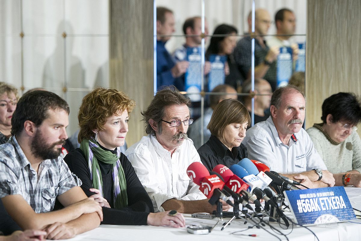 Igor Arroio, Eva Aranguren, Xabier Barber, Amaia Zubieta eta Martxel Toledo hainbat eragilek Iruñean egindako agerraldian. IÑIGO URIZ / ARGAZKI PRESS.