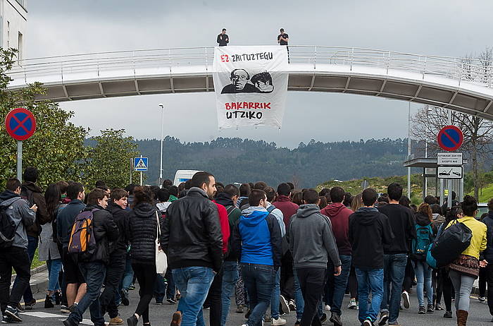 EHUn omenaldia egin diote gaur Cabacasi. LUIS JAUREGIALTZO, ARGAZKI PRESS
