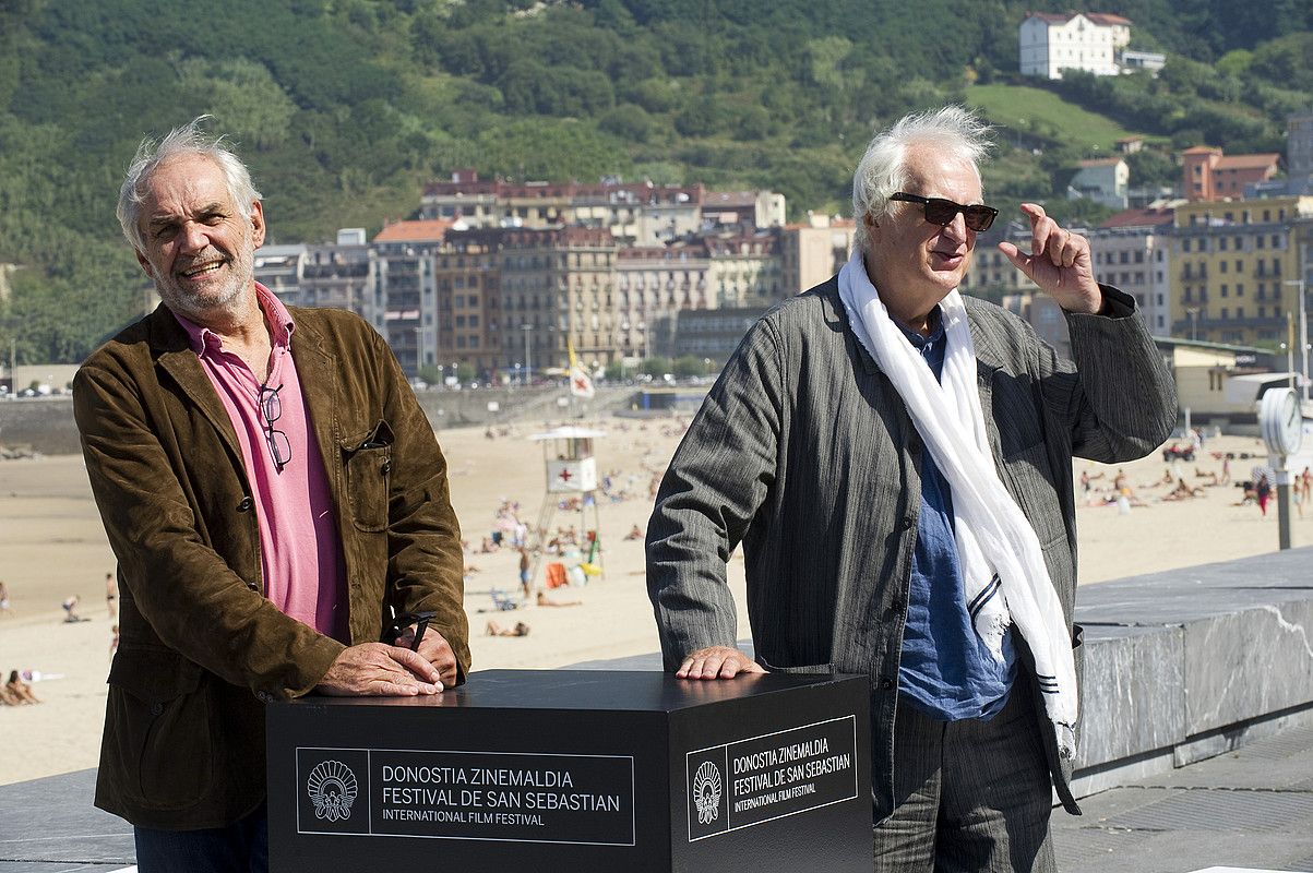 Bertrand Tavernier eta filmearen ekoizleetako bat. JUAN CARLOS RUIZ / ARGAZKI PRESS.