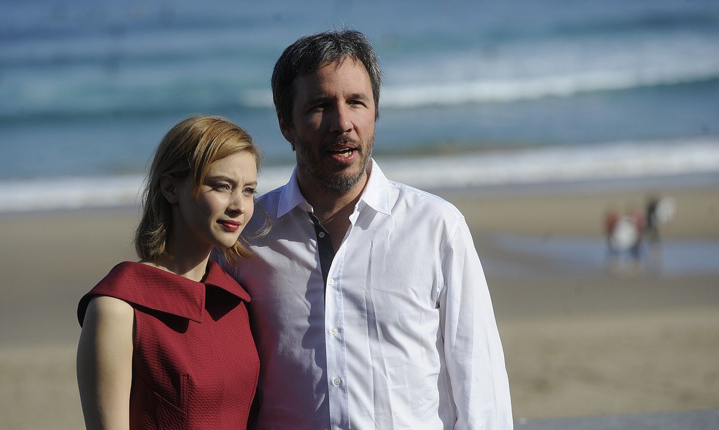 Sarah Gadon aktorea eta Denis Villeneuve filmaren zuzendaria atzo Donostian. JAGOBA MANTEROLA / ARGAZKI PRESS.