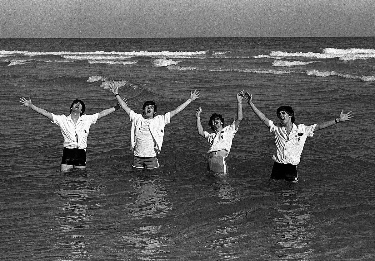 The Beatles musika taldeko kideak, 1964ko argazki batean. POPPERFOTO.