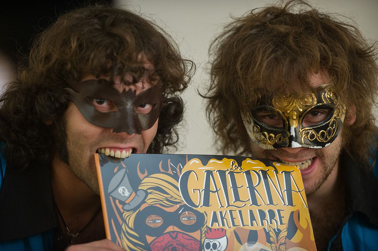Jokin Vitoria (bateria) eta Aitor Moreno (baxua), Los Galerna taldkeko kideak. ANDONI CANELLADA / ARGAZKI PRESS.