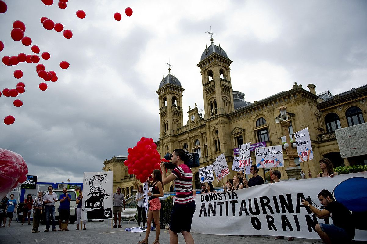 Azkeneko urteetan hildako zezenak omendu dituzte. J.C. RUIZ / ARGAZKI PRESS. Azkeneko urteetan hildako zezenak omendu dituzte. J.C. RUIZ / ARGAZKI PRESS.