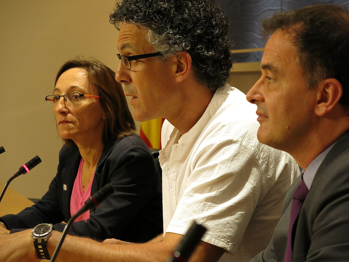 Perez, Errekondo eta Bosch, atzo Madrilen eginiko agerraldian. BERRIA. Perez, Errekondo eta Bosch, atzo Madrilen eginiko agerraldian. BERRIA.