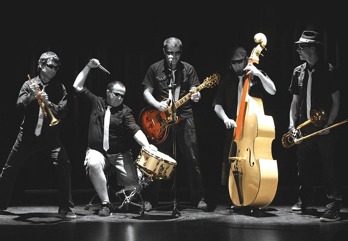 Bost musikarik osatzen dute Sakanako Vendetta musika taldea. BERRIA. Bost musikarik osatzen dute Sakanako Vendetta musika taldea. BERRIA.
