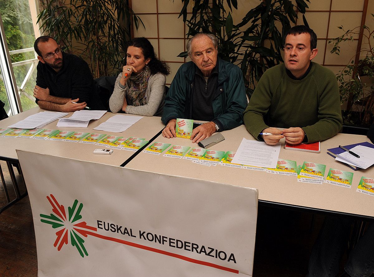 Euskal Konfederazioko kideak, Baionan egindako agerraldi batean. GAIZKA IROZ.