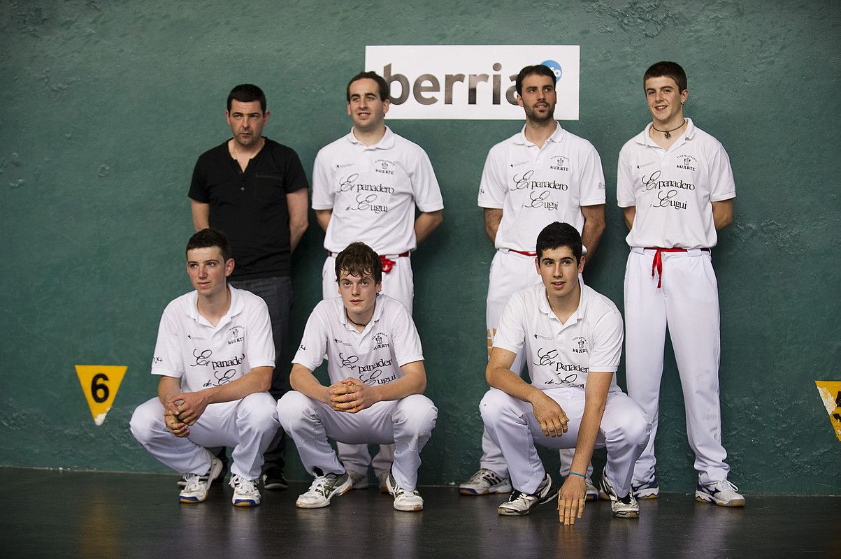Goian, Markinako taldea, eta behean, Uhartekoa. JON URBE-JUAN CARLOS RUIZ / ARP. Goian, Markinako taldea, eta behean, Uhartekoa. JON URBE-JUAN CARLOS RUIZ / ARP.