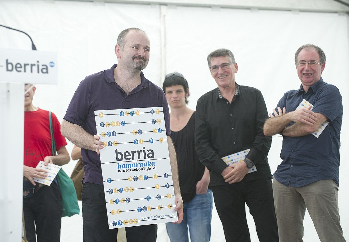 Iban Arregi BERRIA Taldeko kontseilari ordezkariak BERRIAk etorkizuna baduela esan zuen ekitaldi nagusian, omenduak alboan zituela. JON URBE/ARGAZKI PRESS. Iban Arregi BERRIA Taldeko kontseilari ordezkariak BERRIAk etorkizuna baduela esan zuen ekitaldi nagusian, omenduak alboan zituela. JON URBE/ARGAZKI PRESS.