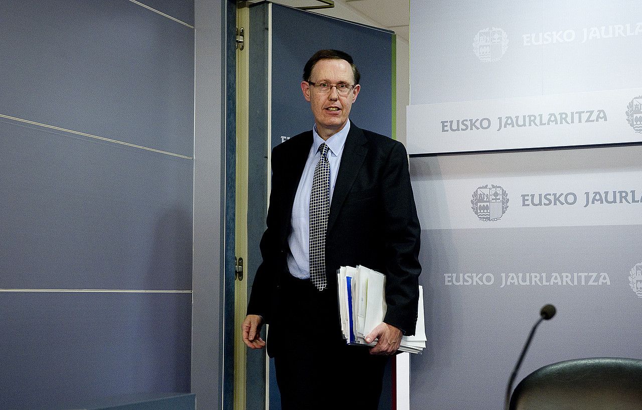 Ricardo Gatzagaetxeberria, atzo, legebiltzarrean. RAUL BOGAJO / ARGAZKI PRESS.