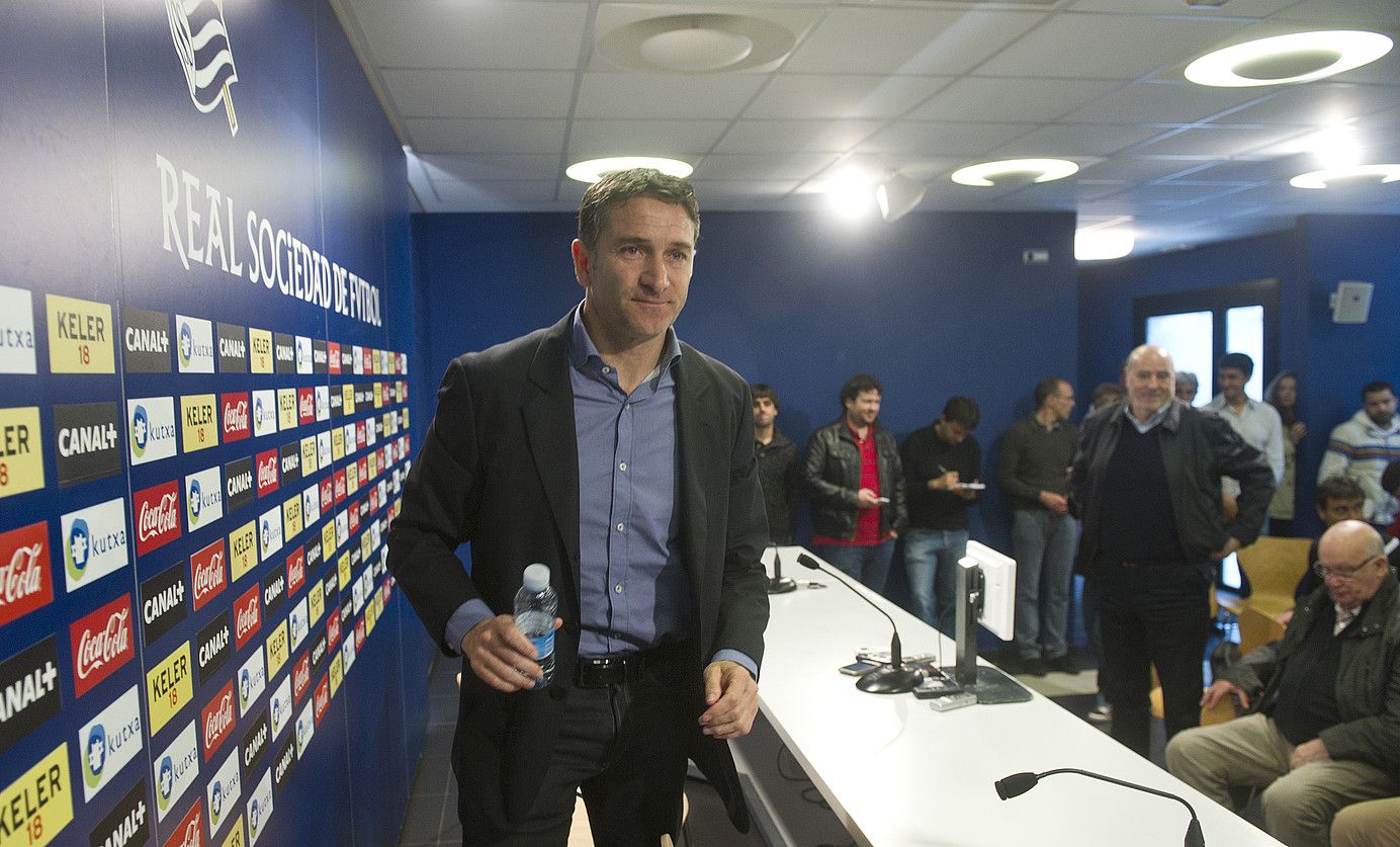 Philippe Montanier, atzo, Zubietan, agurreko prentsaurrekoa amaitu berritan. JON URBE / ARGAZKI PRESS.