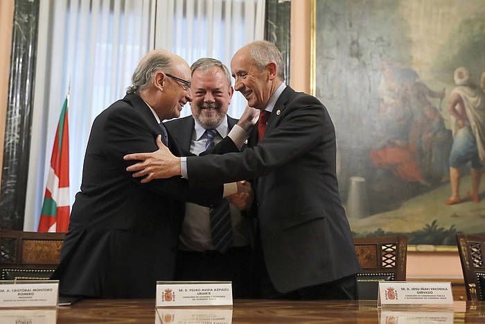 Montoro, Azpiazu eta Erkoreka, akordioa berresteko bileran, aste honetan Madrilen. JUAN CALOS HIDALGO, EFE