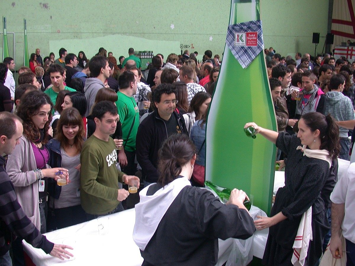 Iazko Sagardo Eguna. BERRIA. Iazko Sagardo Eguna. BERRIA.
