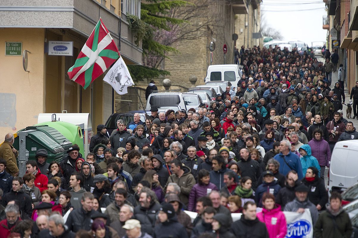Ehunka lagun bildu zen Del Rioren askatasun eske. IÑIGO URIZ / ARGAZKI PRES. Ehunka lagun bildu zen Del Rioren askatasun eske. IÑIGO URIZ / ARGAZKI PRES.