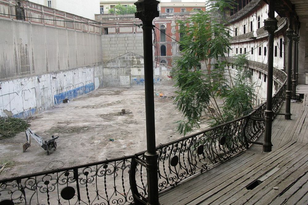 Beti Jai pilotalekua, goitik ikusita, iaz. SALVEMOS EL FRONTON BETI JAI. Beti Jai pilotalekua, goitik ikusita, iaz. SALVEMOS EL FRONTON BETI JAI.