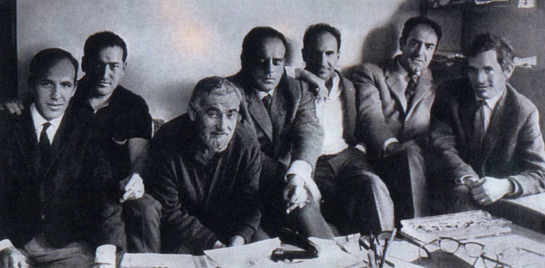 Ruiz Balerdi, Mendiburu, Oteiza, Roberto Puig, Eduardo Txillida, Basterretxea eta Sistiaga, 1965. urtean . Ruiz Balerdi, Mendiburu, Oteiza, Roberto Puig, Eduardo Txillida, Basterretxea eta Sistiaga, 1965. urtean .