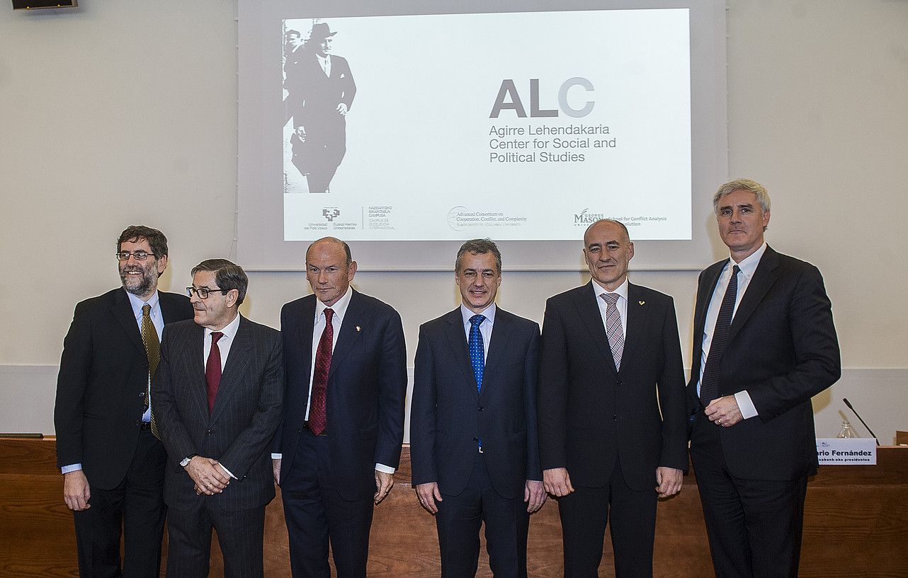 Agirre Lehendakari Center-en aurkezpena, atzo. L. JAUREGIALTZO / A. PRESS.