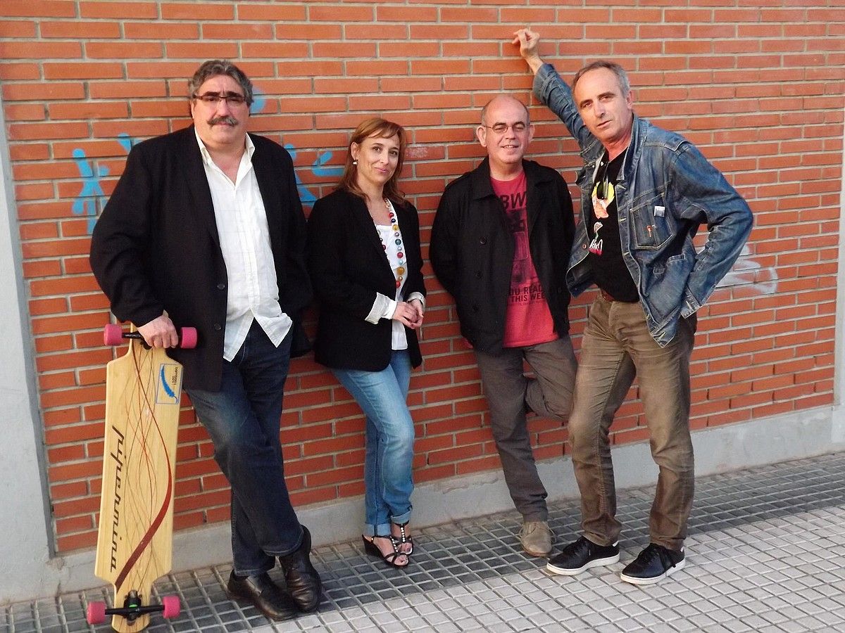 Aldeta taldeko lau kideak: Juanra Unamuno, Monika Refojos, Felipe Juaristi eta Txitxo Lopez. ALDETA. Aldeta taldeko lau kideak: Juanra Unamuno, Monika Refojos, Felipe Juaristi eta Txitxo Lopez. ALDETA.