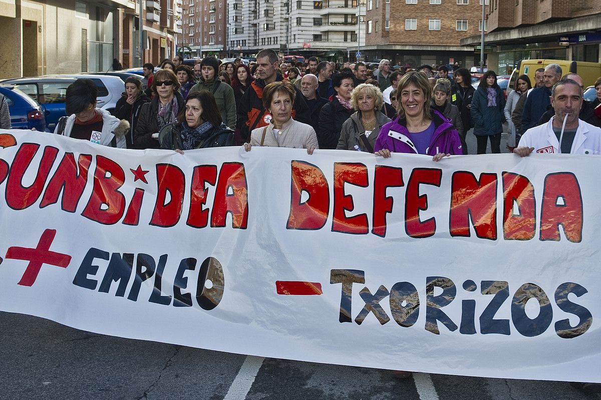Osasun erreformaren aurka Iruñean egindako manifestazio baten irudia. LANDER FERNANDEZ ARROIABE / ARGAZKI PRESS. Osasun erreformaren aurka Iruñean egindako manifestazio baten irudia. LANDER FERNANDEZ ARROIABE / ARGAZKI PRESS.