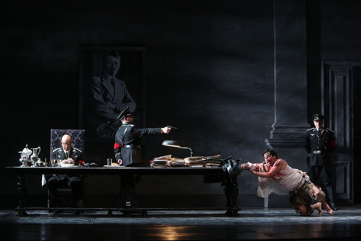 Iruñean bihar eskainiko duten Tosca operako une bat. BALUARTE- IÑAKI ZALDUA. Iruñean bihar eskainiko duten Tosca operako une bat. BALUARTE- IÑAKI ZALDUA.