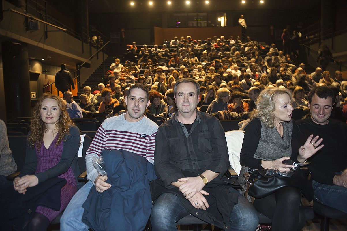 Tamara Muruetagoiena, Javier Asla, Joxean Agirre eta Rosa Rodero, Gorka Espiau zuzendariarekin. J. URBE / ARP.