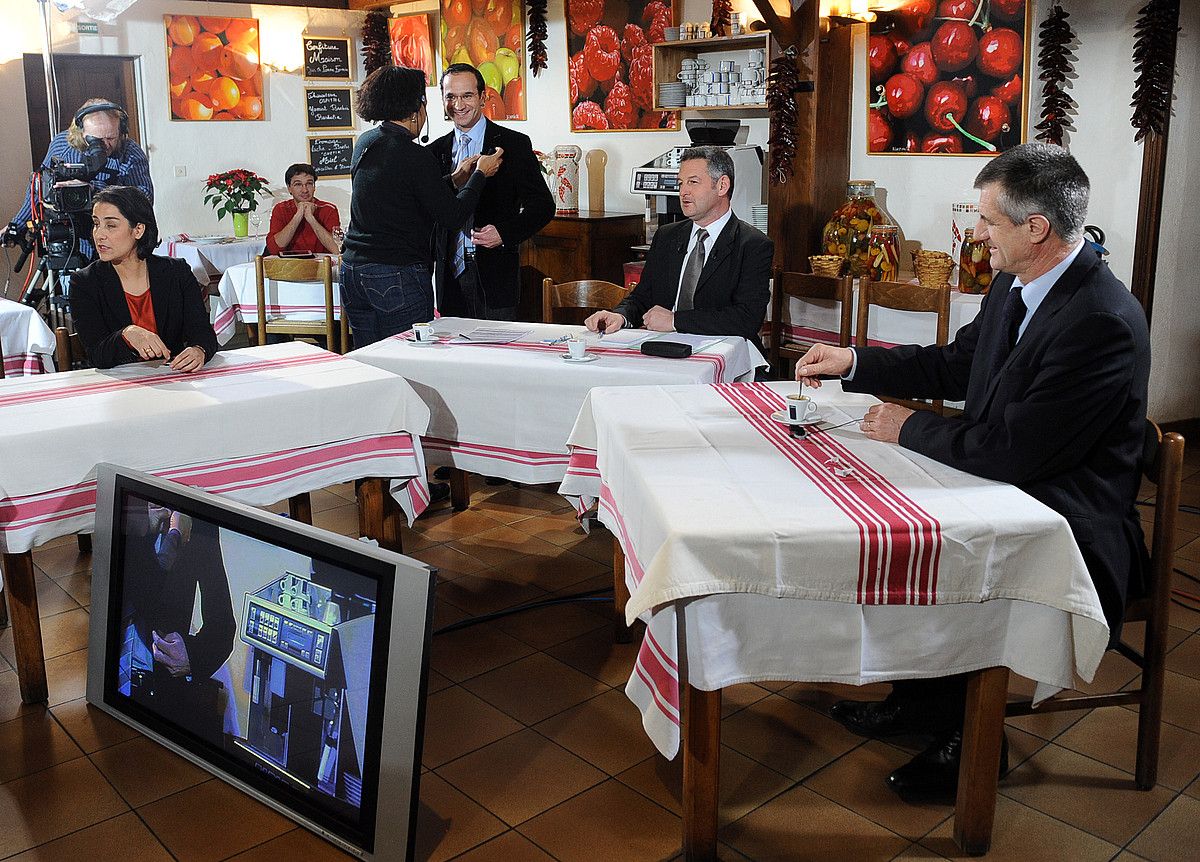 Espagnac eta Lassalle, FR3-Akitania telebista kateak Ezpeletan antolatutako eztabaidan. GAIZKA IROZ.