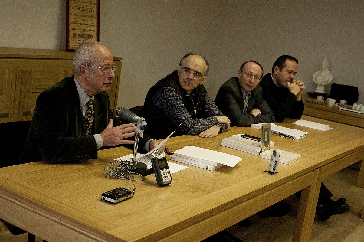 Ezkerretik eskuinera: Txomin Peillen, Andres Urrutia, Christian Angelie-Mirande eta Pablo Aristorena. J.ETXEBARRIA. Ezkerretik eskuinera: Txomin Peillen, Andres Urrutia, Christian Angelie-Mirande eta Pablo Aristorena. J.ETXEBARRIA.