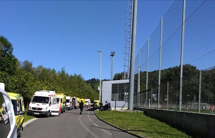 DYAk 6 anbulantzia, botikin bat eta logistikako beste ibilgailu bat eraman ditu. TOLOSALDEKO ATARIA