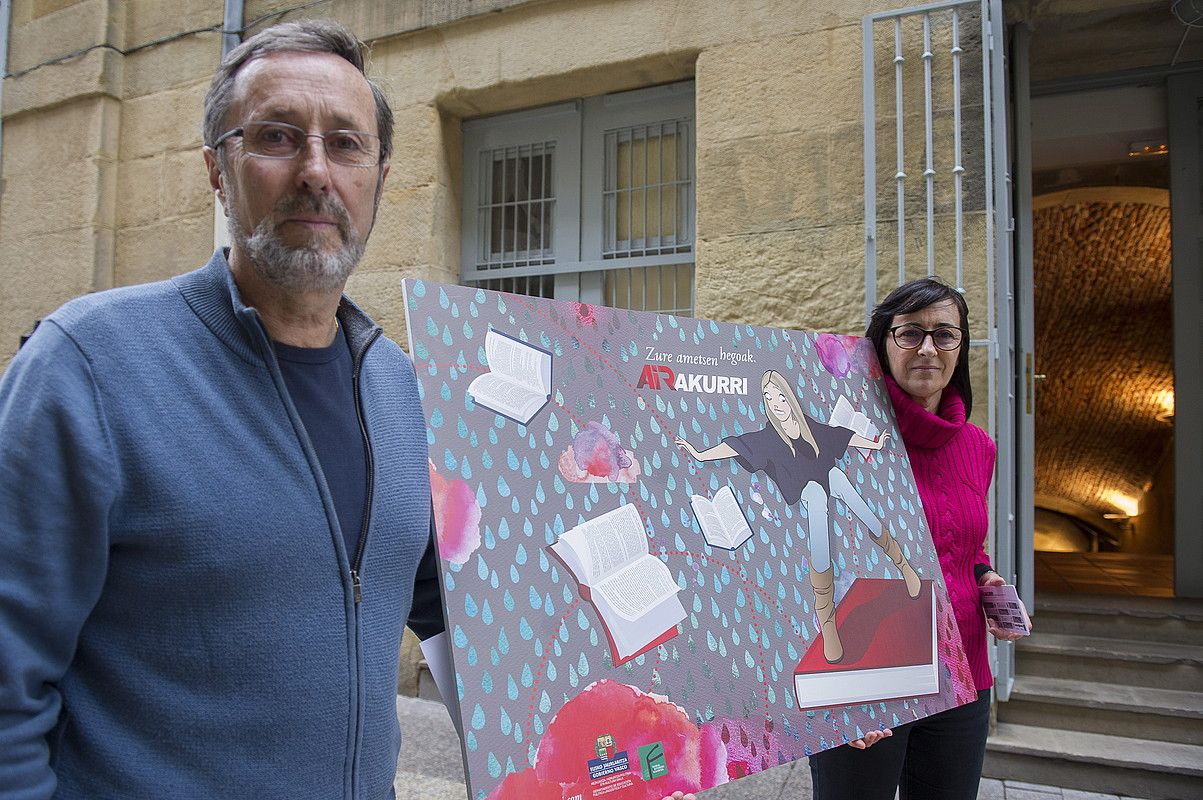 Jexuxmari Mujika eta Ana Urrestarazu, aurkezpenean. JUAN CARLOS RUIZ / ARP.