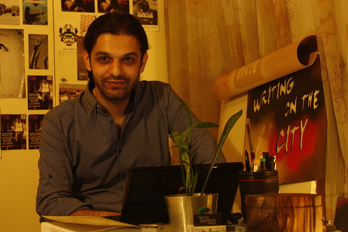 Keyman Karimi zinemagile kurdua, artxiboko irudi batean. Keyman Karimi zinemagile kurdua, artxiboko irudi batean.