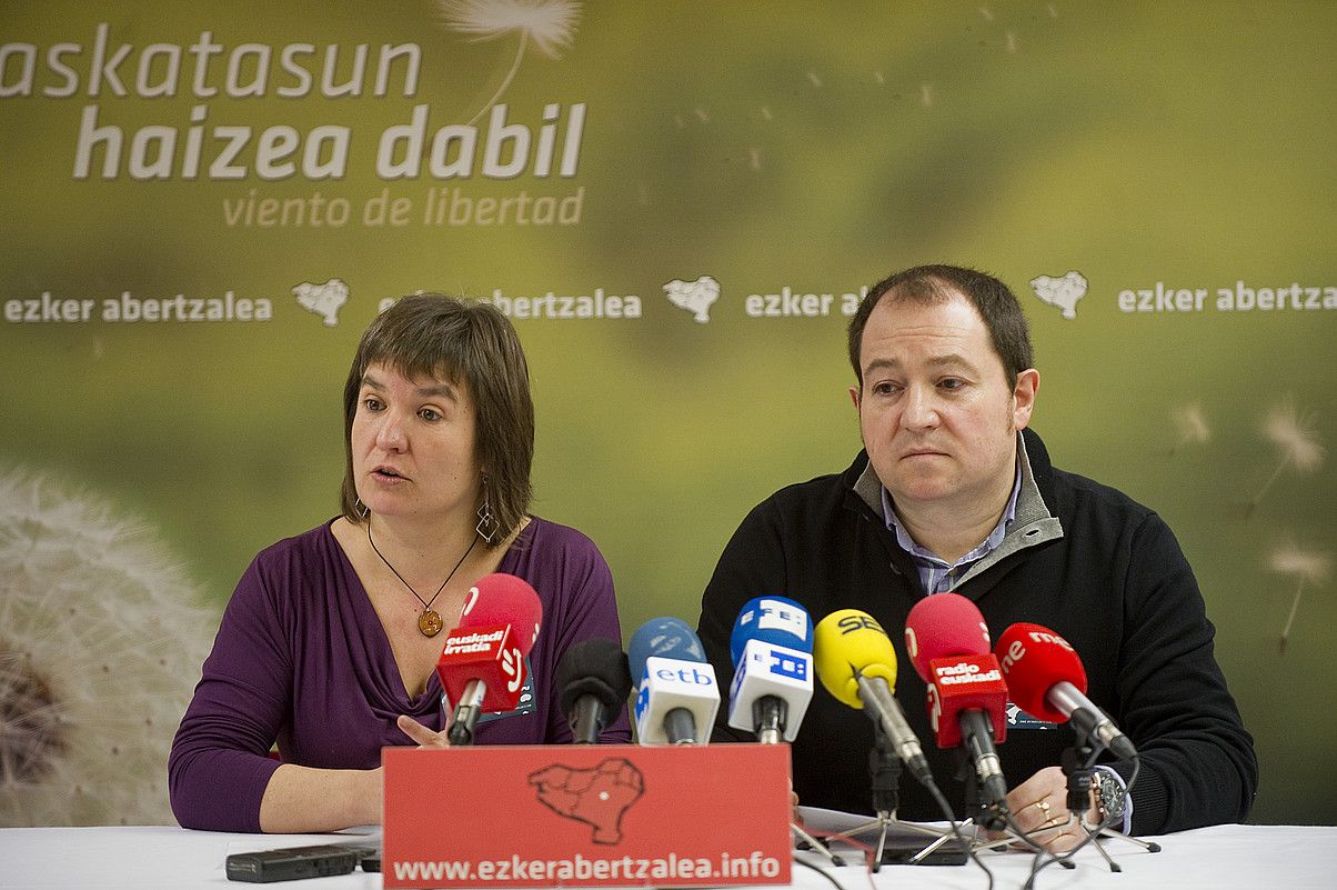 Maribi Ugarteburu eta Pernando Barrena, atzo, Donostian. A. CANELLADA / ARP.