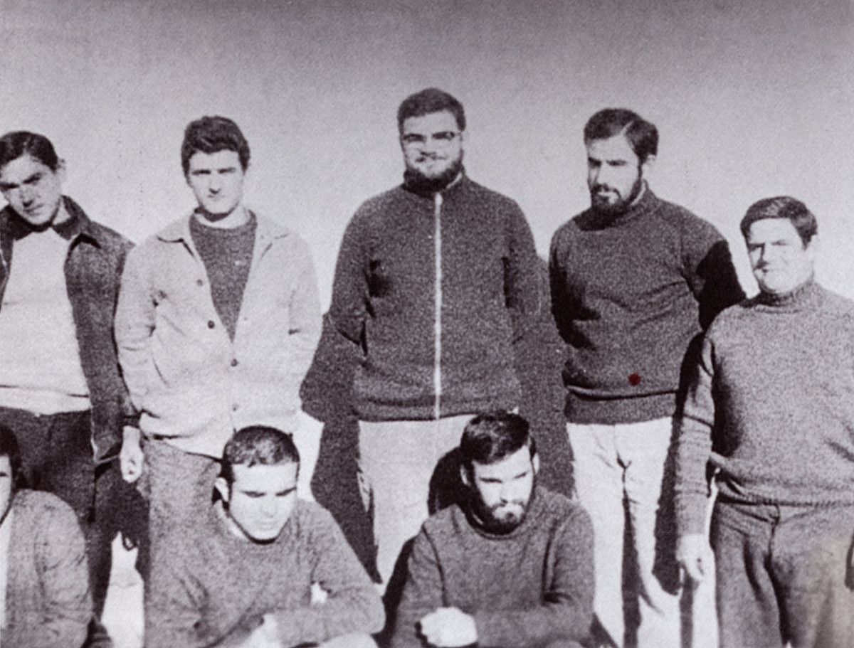 Arana, Larena, Onaindia, Karrera, Izko, Gorostidi eta Abrisketa, Burgosko kartzelan, 1970ean. BERRIA. Arana, Larena, Onaindia, Karrera, Izko, Gorostidi eta Abrisketa, Burgosko kartzelan, 1970ean. BERRIA.