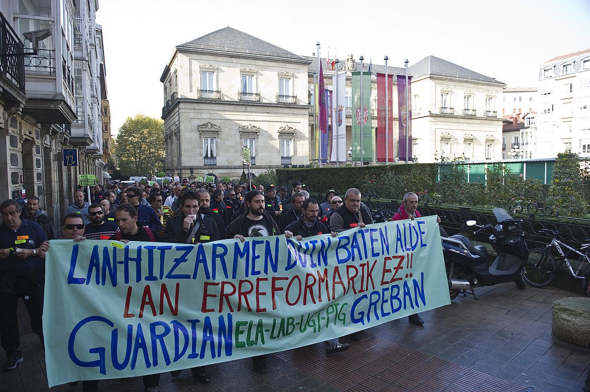 Guardianeko langileek azaroan egindako protesta bat. JUANAN RUIZ / ARP.